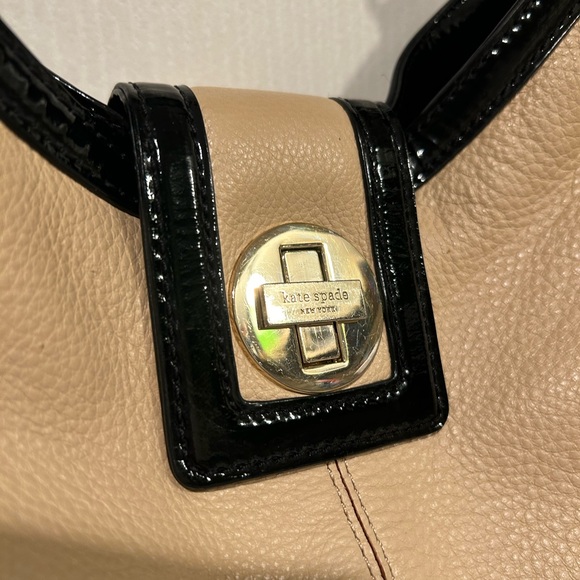 COPY - Kate Spade Hobo Shoulder Purse Bag Black Tan Bexley Turn Twist lock Hand… - Picture 4 of 7